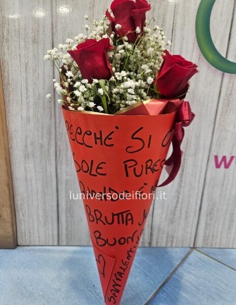 Cono con rose e dedica Geolier Stelle