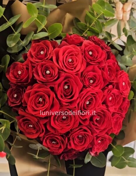 29,99 euroBouquet rotondo con rose rosse