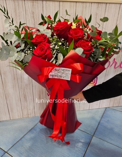 Bouquet lungo da 13 rose rosse gambo lungo €69,99