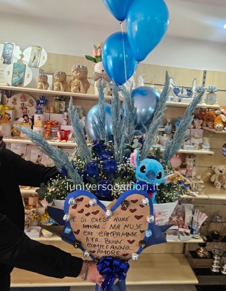 179,99 Euro Fascio Stich con Peluche di Stich e Rose Blu